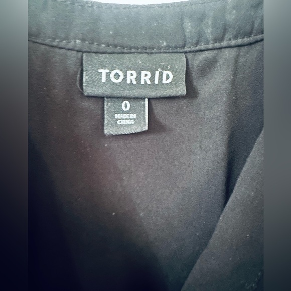 Torrid Sleeveless Blouse, Black - Picture 2 of 2